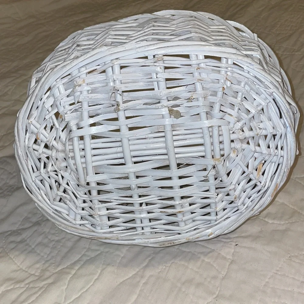 Pretty White Basket with Handle. Note where I pointed has a broken piece.